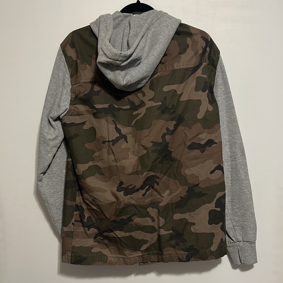 H&M camo and grey half sweatshirt - Picture 2 of 4
